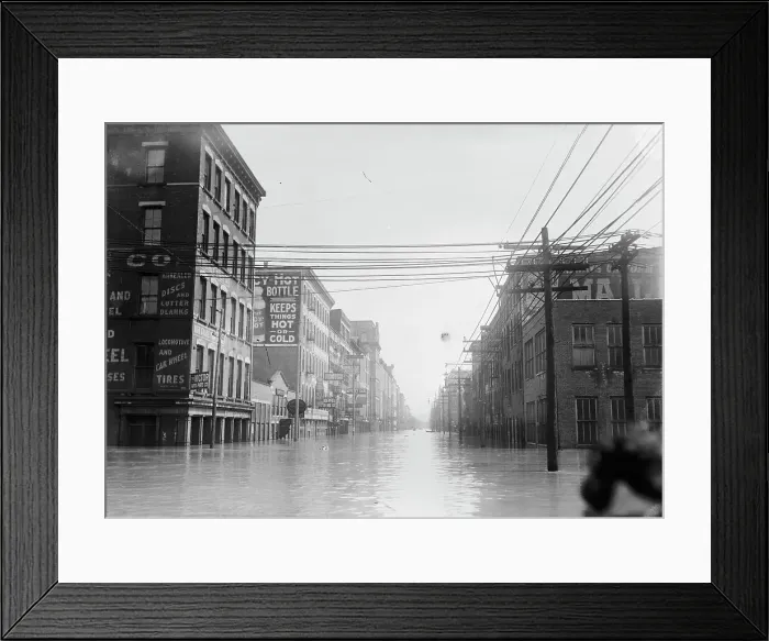 Framed Print : Flooded warehouses Elm St. looking north, Cincinnati, Ohio, between c1910 and c1915. Creator: Bain News Service Framed Print : Flooded warehouses Elm St. looking north, Cincinnati, Ohio, between c1910 and c1915. Creator: Bain News Service