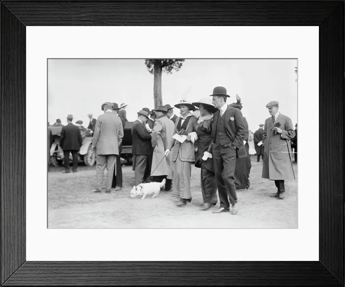 Framed Print : Rockaway hunt club meet, between c1910 and c1915. Creator: Bain News Service Framed Print : Rockaway hunt club meet, between c1910 and c1915. Creator: Bain News Service