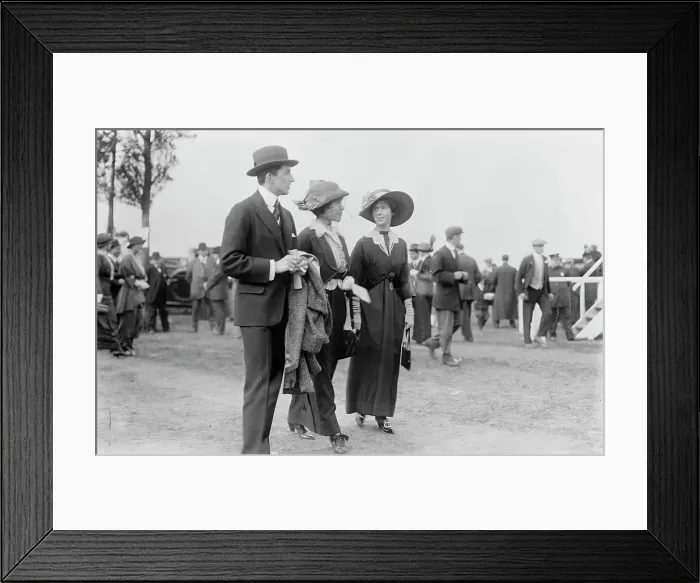 Framed Print : Mrs. Theo. Roosevelt Jr. & Mrs. Snowden Fahnestock, 1913. Creator: Bain News Service Framed Print : Mrs. Theo. Roosevelt Jr. & Mrs. Snowden Fahnestock, 1913. Creator: Bain News Service