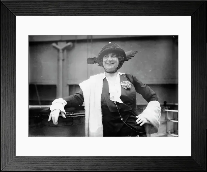 Framed Print : Mary Garden, 1913. Creator: Bain News Service Framed Print : Mary Garden, 1913. Creator: Bain News Service