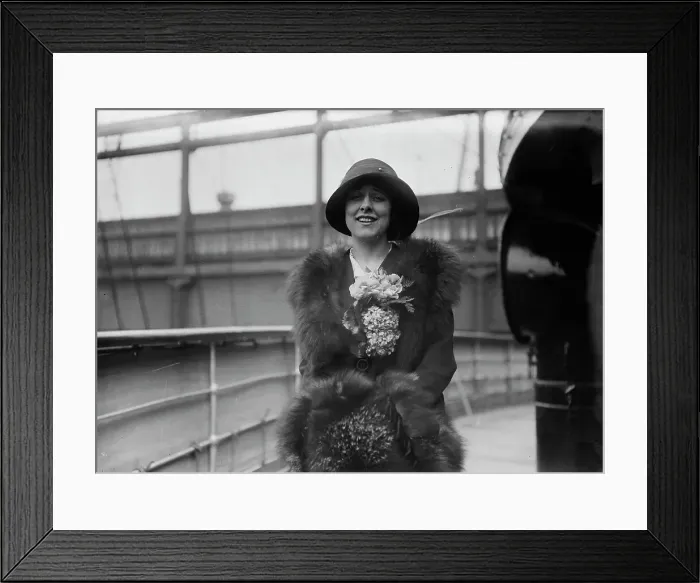 Framed Print : Geraldine Farrar, 1913. Creator: Bain News Service Framed Print : Geraldine Farrar, 1913. Creator: Bain News Service