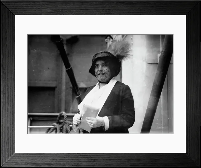 Framed Print : Frances Alda, 1913. Creator: Bain News Service Framed Print : Frances Alda, 1913. Creator: Bain News Service