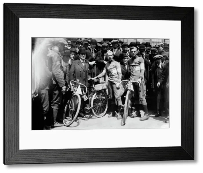 Framed Print : Fred Scherer & Walt Wiley, 1913. Creator: Bain News Service Framed Print : Fred Scherer & Walt Wiley, 1913. Creator: Bain News Service