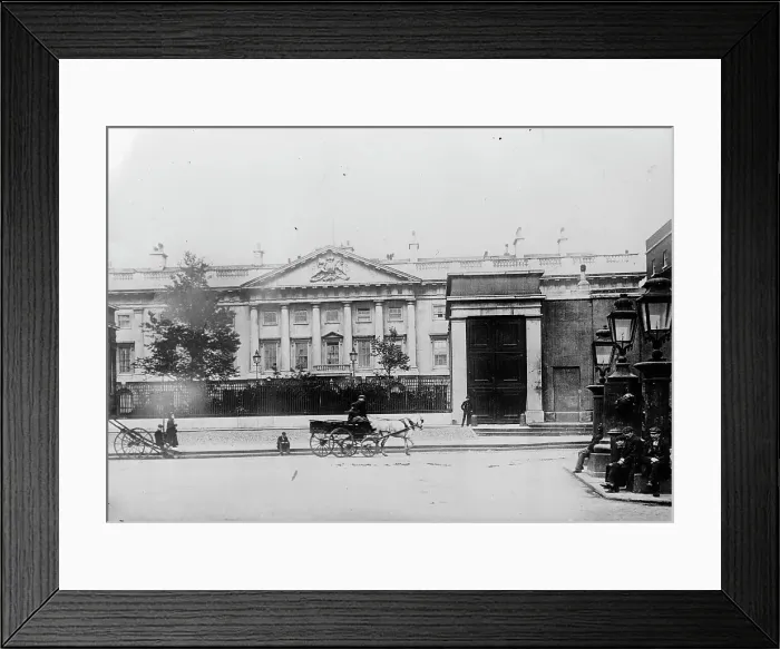 Framed Print : Mint - London, between c1910 and c1915. Creator: Bain News Service Framed Print : Mint - London, between c1910 and c1915. Creator: Bain News Service
