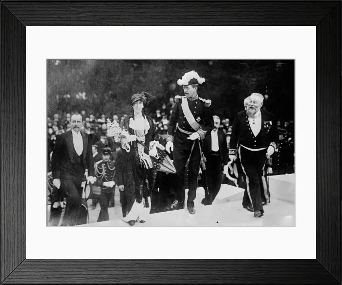 Framed Print : Queen & King of Belg. [i.e. Belgium] opening Ghent Exposition - Mayor Braunn [i.e. Braun], 1913. Creator: Bain News Service