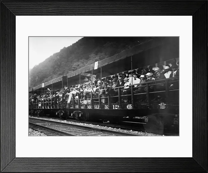 Framed Print : Observation train, Po'keepsie, 1913. Creator: Bain News Service Framed Print : Observation train, Po'keepsie, 1913. Creator: Bain News Service