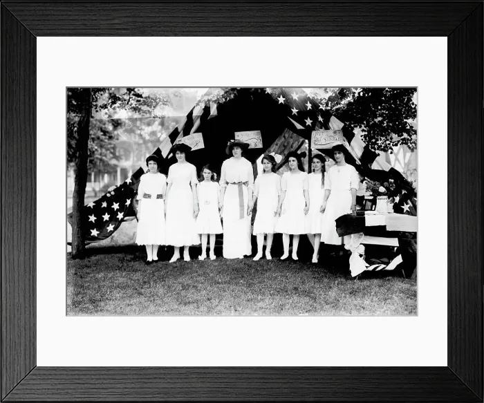 Framed Print : Eliz. & Dorothy Mayes, Jean Darrah, Pauline Settle, Elizabeth Allen, etc. between c1910 and c1915. Creator: Bain News Service Framed Print : Eliz. & Dorothy Mayes, Jean Darrah, Pauline Settle, Elizabeth Allen, etc. between c1910 and c1915. Creator: Bain News Service