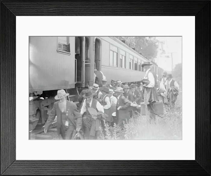 Framed Print : Vets. entraining - Gettysburg, 1913. Creator: Bain News Service Framed Print : Vets. entraining - Gettysburg, 1913. Creator: Bain News Service