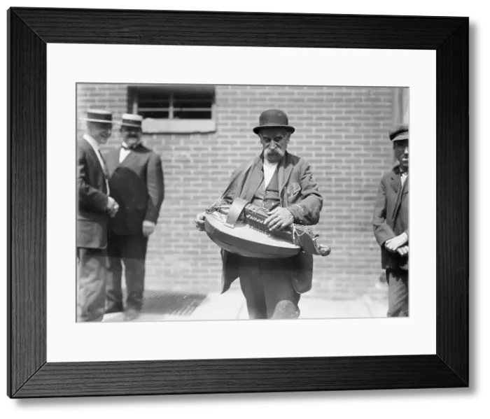 Framed Print : Fi. Musician?, between c1910 and c1915. Creator: Bain News Service Framed Print : Fi. Musician?, between c1910 and c1915. Creator: Bain News Service