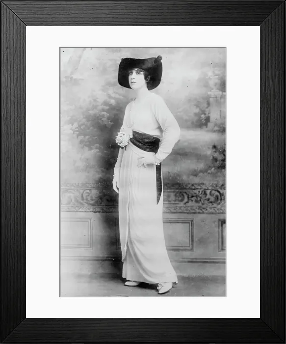Framed Print : Jane Cowl, 1913. Creator: Bain News Service Framed Print : Jane Cowl, 1913. Creator: Bain News Service