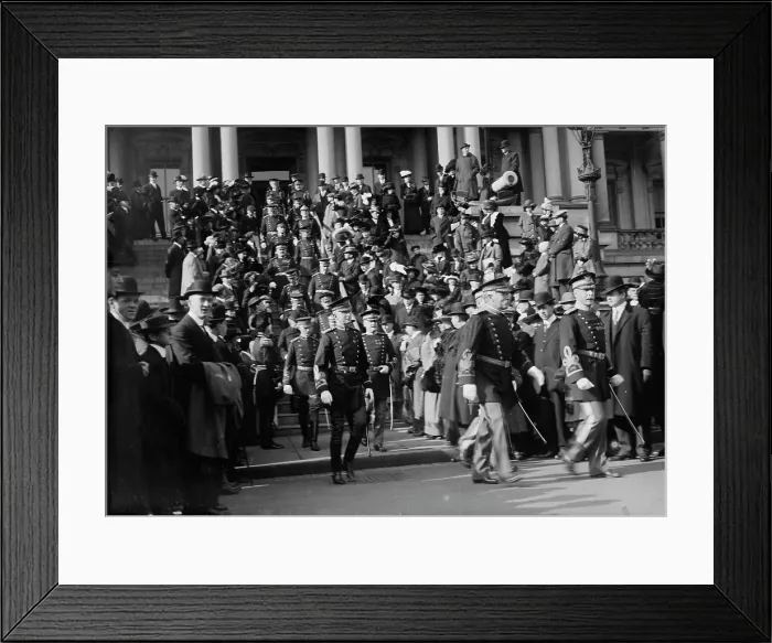 Framed Print : Officers going to Wh. House, between c1910 and c1915. Creator: Bain News Service Framed Print : Officers going to Wh. House, between c1910 and c1915. Creator: Bain News Service