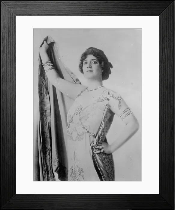 Framed Print : Lois Ewell, 1913. Creator: Bain News Service Framed Print : Lois Ewell, 1913. Creator: Bain News Service