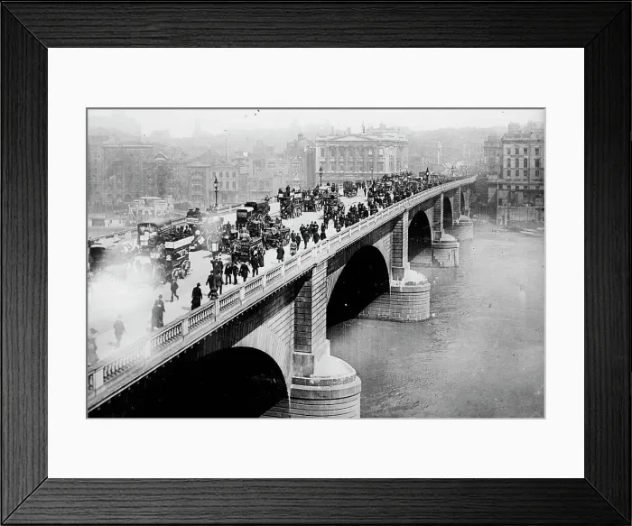 Framed Print : London Bridge, London, between c1910 and c1915. Creator: Bain News Service Framed Print : London Bridge, London, between c1910 and c1915. Creator: Bain News Service