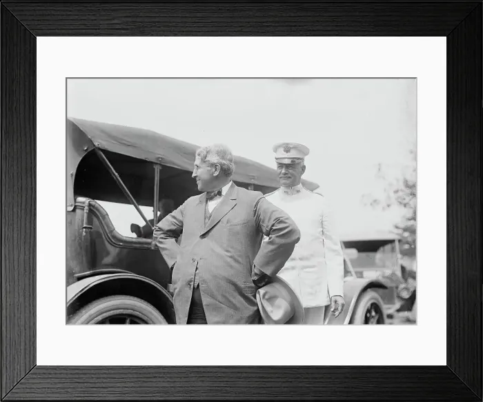 Framed Print : Secy Garrison - Gen. Leggett [i.e. Liggett], 1913. Creator: Bain News Service