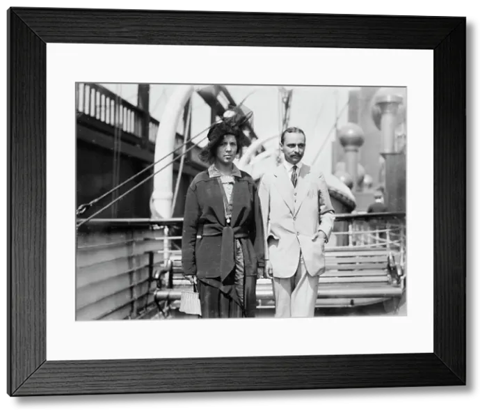 Framed Print : Jay Gould & wife, between c1910 and c1915. Creator: Bain News Service Framed Print : Jay Gould & wife, between c1910 and c1915. Creator: Bain News Service