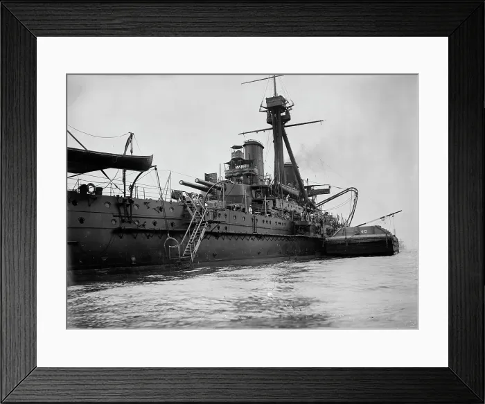 Framed Print : MINAS GERAES coaling, between c1910 and c1915. Creator: Bain News Service Framed Print : MINAS GERAES coaling, between c1910 and c1915. Creator: Bain News Service