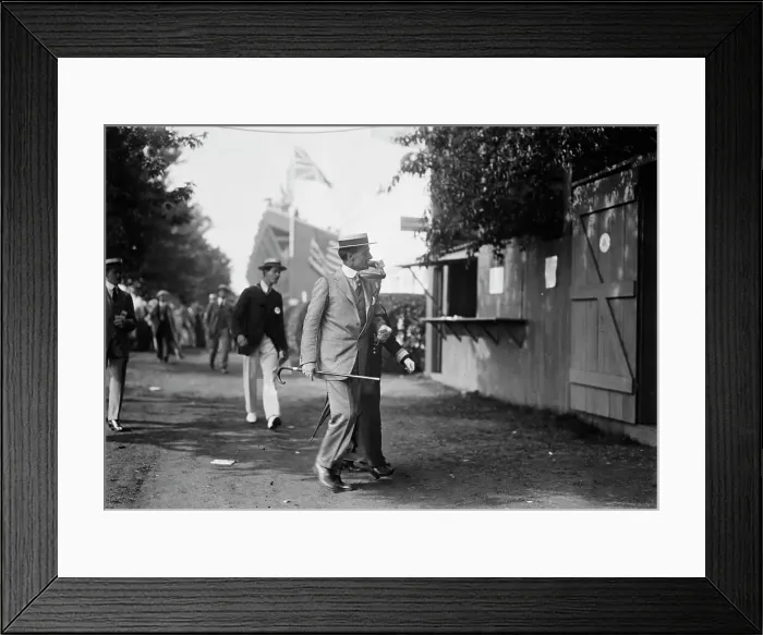 Framed Print : Finley Shepard & wife, 1913. Creator: Bain News Service Framed Print : Finley Shepard & wife, 1913. Creator: Bain News Service