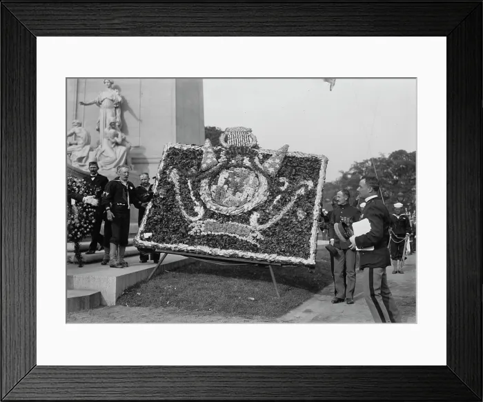 Framed Print : MAINE Monument -- Flowers from Cubans, 1913. Creator: Bain News Service Framed Print : MAINE Monument -- Flowers from Cubans, 1913. Creator: Bain News Service