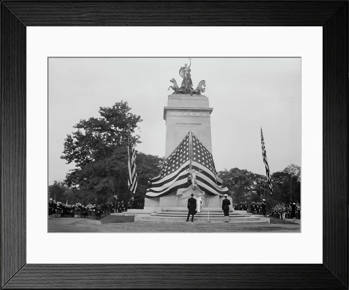 Framed Print : MAINE Monument, 1913. Creator: Bain News Service Framed Print : MAINE Monument, 1913. Creator: Bain News Service