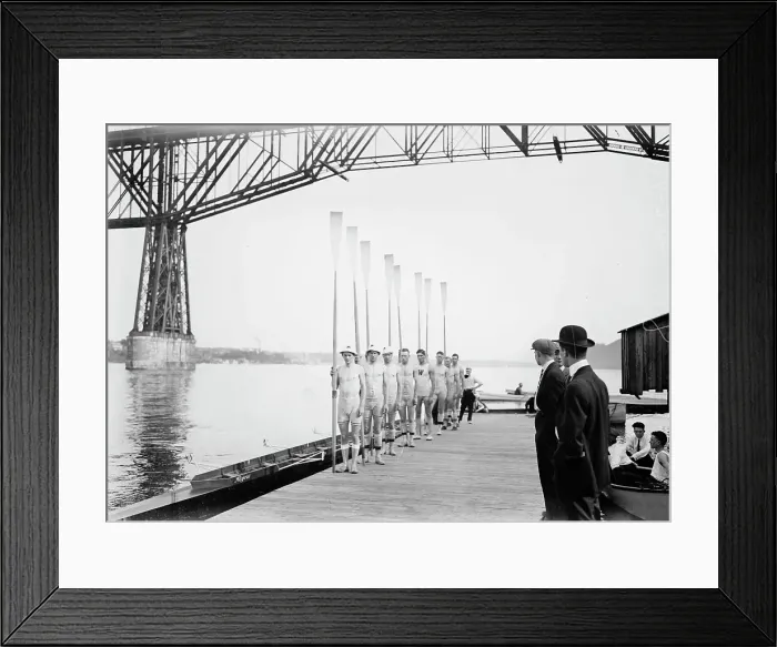 Framed Print : Washington Varsity 8, 1913. Creator: Bain News Service Framed Print : Washington Varsity 8, 1913. Creator: Bain News Service