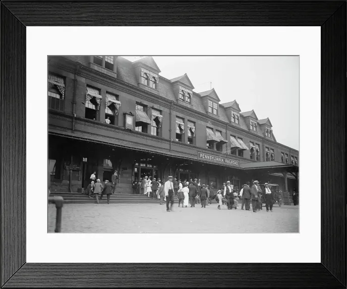 Framed Print : At Harrisburg, between c1910 and c1915. Creator: Bain News Service Framed Print : At Harrisburg, between c1910 and c1915. Creator: Bain News Service