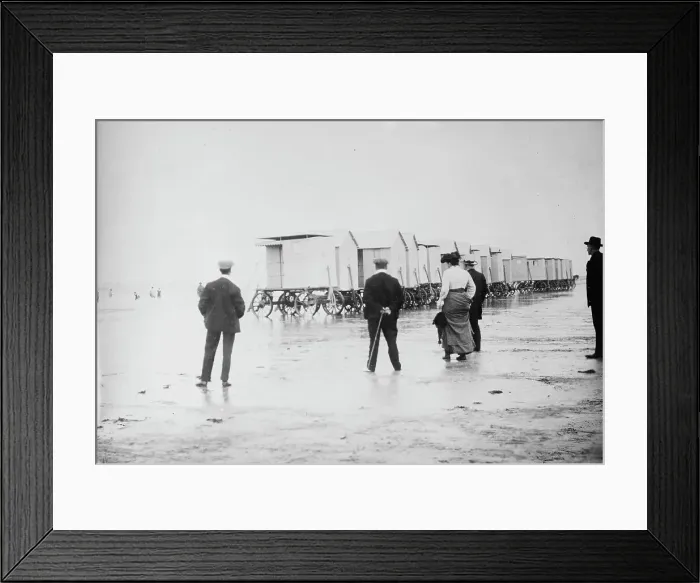 Framed Print : Beach at Scheveningen, between c1910 and c1915. Creator: Bain News Service Framed Print : Beach at Scheveningen, between c1910 and c1915. Creator: Bain News Service