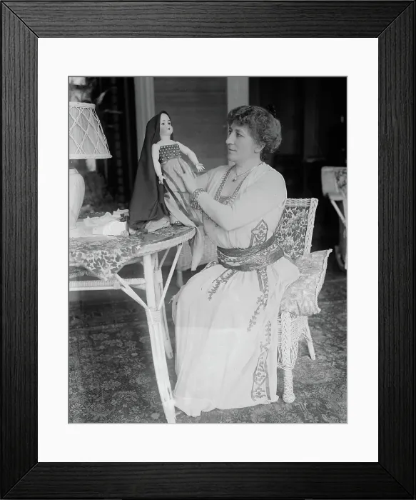 Framed Print : Mme. Gadski & Brunhilde, between c1915 and c1920. Creator: Bain News Service Framed Print : Mme. Gadski & Brunhilde, between c1915 and c1920. Creator: Bain News Service