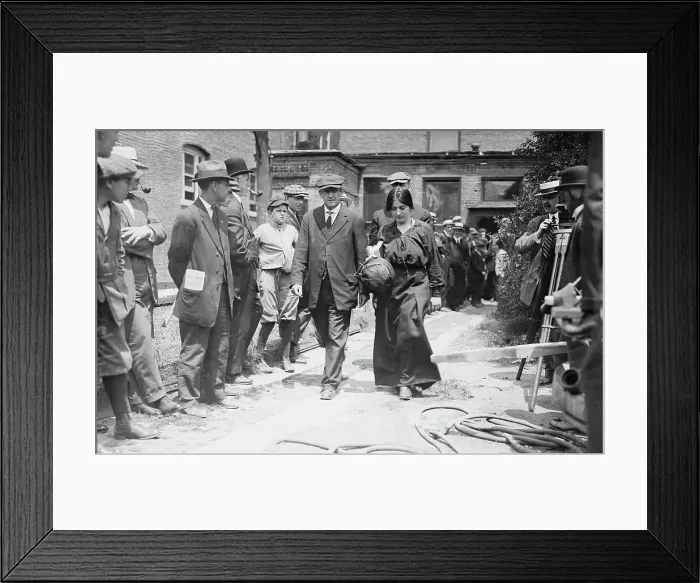 Framed Print : Becky Edelson [i.e. Edelsohn] under arrest -- Tarrytown, 1914. Creator: Bain News Service