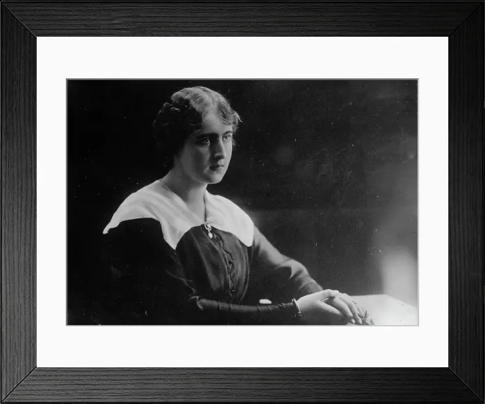 Framed Print : Eliz. of Rumania, between c1910 and c1915. Creator: Bain News Service Framed Print : Eliz. of Rumania, between c1910 and c1915. Creator: Bain News Service