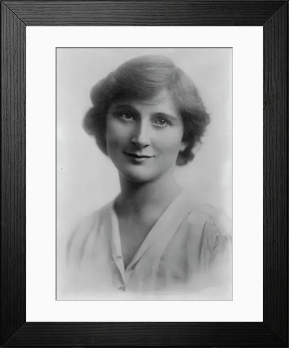 Framed Print : Elizabeth Valentine, between c1910 and c1915. Creator: Bain News Service Framed Print : Elizabeth Valentine, between c1910 and c1915. Creator: Bain News Service