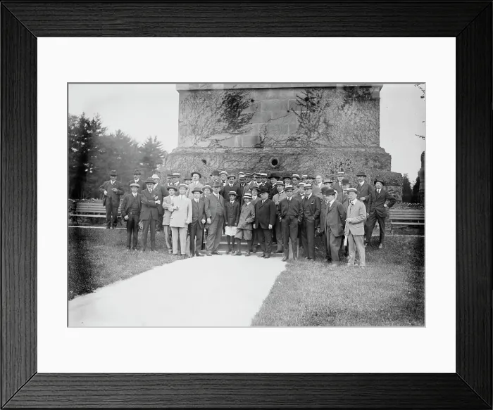 Framed Print : Correspondents at Peace Meeting, 1914. Creator: Bain News Service Framed Print : Correspondents at Peace Meeting, 1914. Creator: Bain News Service