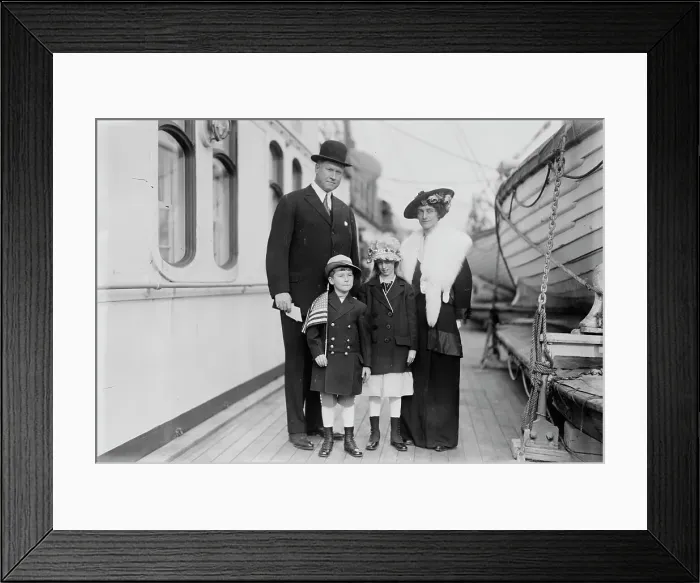 Framed Print : H.W. Thornton & family, between c1910 and c1915. Creator: Bain News Service Framed Print : H.W. Thornton & family, between c1910 and c1915. Creator: Bain News Service