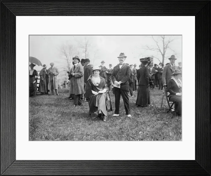Framed Print : J.E. Aldred & wife, 1914. Creator: Bain News Service Framed Print : J.E. Aldred & wife, 1914. Creator: Bain News Service