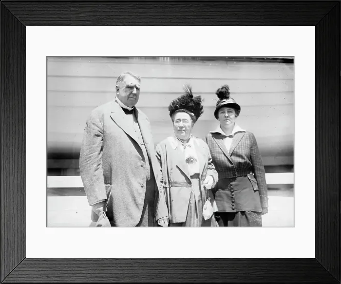 Framed Print : J.R. Day, wife and daughter, Imogene, between c1910 and c1915. Creator: Bain News Service Framed Print : J.R. Day, wife and daughter, Imogene, between c1910 and c1915. Creator: Bain News Service