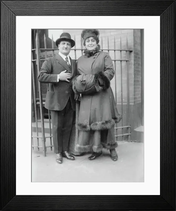 Framed Print : Edoardo Ferrari-Fontana & Margaret Matzenauer, 1915. Creator: Bain News Service Framed Print : Edoardo Ferrari-Fontana & Margaret Matzenauer, 1915. Creator: Bain News Service
