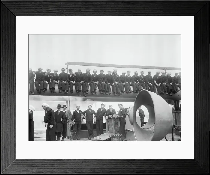 Framed Print : Jackies on 14 gun -- NEW YORK, between c1910 and c1915. Creator: Bain News Service Framed Print : Jackies on 14 gun -- NEW YORK, between c1910 and c1915. Creator: Bain News Service