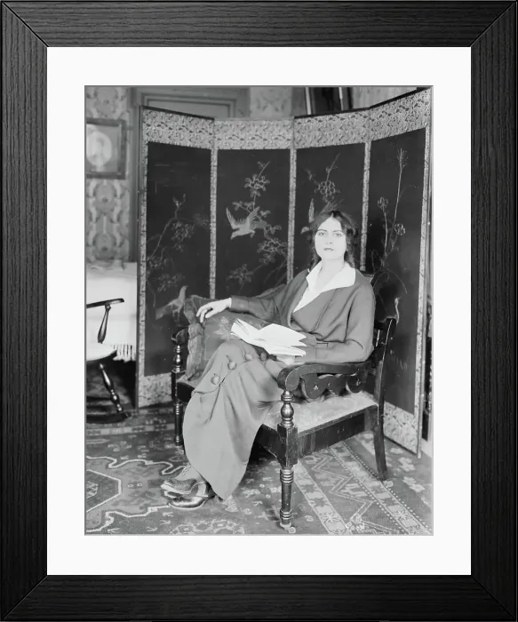 Framed Print : Mrs. Raymonde Delaunois, between c1910 and c1915. Creator: Bain News Service Framed Print : Mrs. Raymonde Delaunois, between c1910 and c1915. Creator: Bain News Service