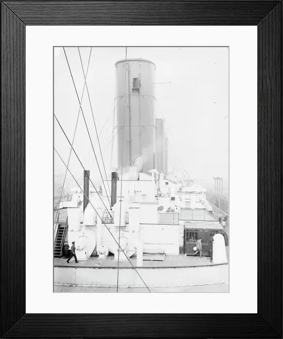 Framed Print : VATERLAND funnels, between c1910 and c1915. Creator: Bain News Service Framed Print : VATERLAND funnels, between c1910 and c1915. Creator: Bain News Service