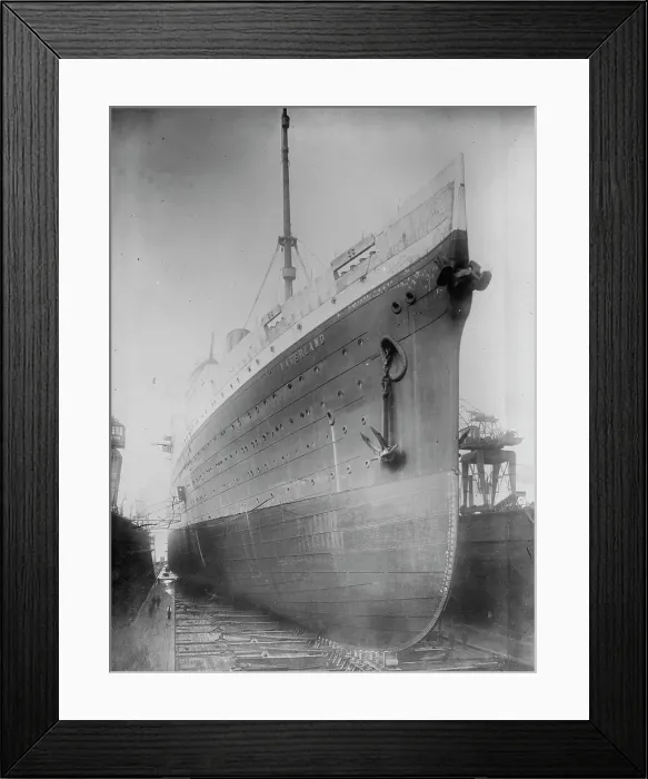 Framed Print : VATERLAND, between c1910 and c1915. Creator: Bain News Service Framed Print : VATERLAND, between c1910 and c1915. Creator: Bain News Service