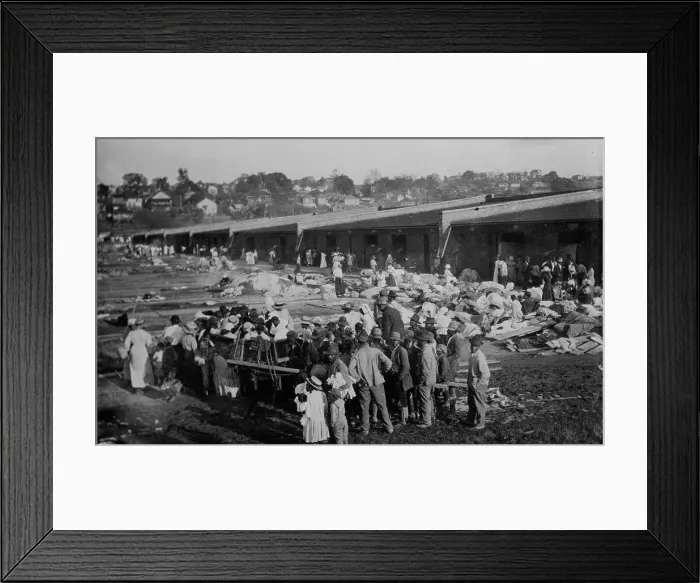 Framed Print : Louisiana Flood 1912, Cotton Compress at Vicksburg as a refuge, 1912. Creator: Bain News Service