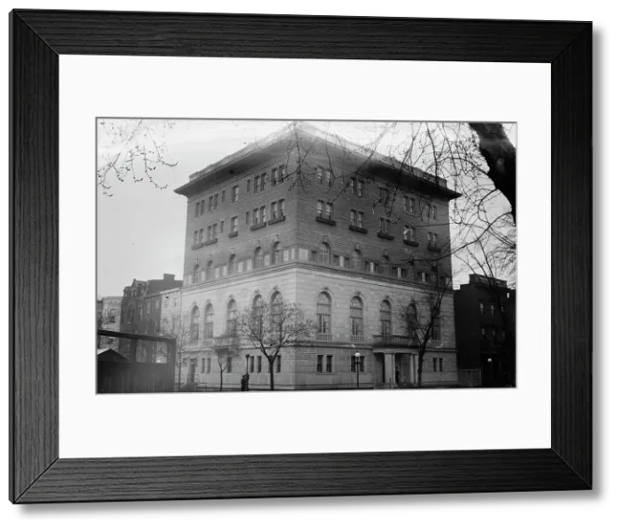 Framed Print : University Club, Washington, between c1910 and c1915. Creator: Bain News Service Framed Print : University Club, Washington, between c1910 and c1915. Creator: Bain News Service