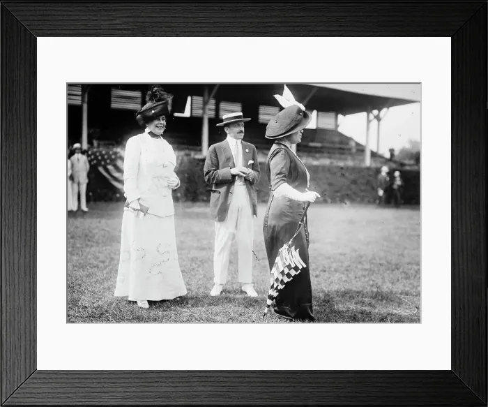 Framed Print : Mrs. Leroy Andrews and Mrs. R.E.L. Mordecai, between c1910 and c1915. Creator: Bain News Service Framed Print : Mrs. Leroy Andrews and Mrs. R.E.L. Mordecai, between c1910 and c1915. Creator: Bain News Service