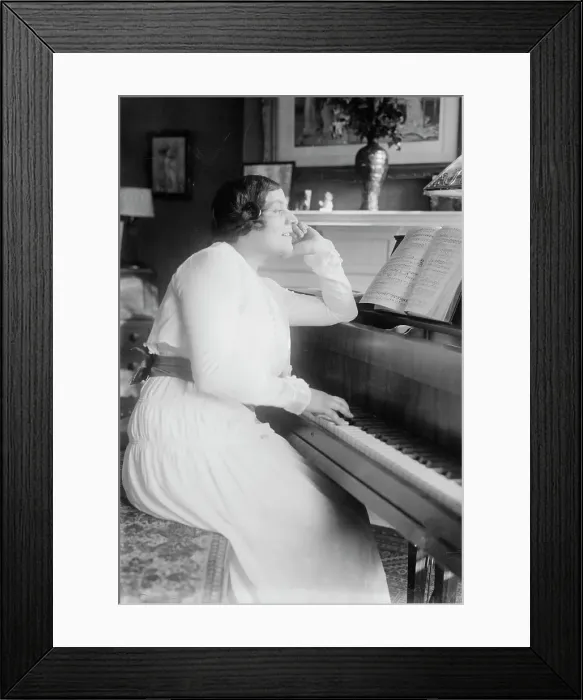 Framed Print : Erma Zarska, between c1910 and c1915. Creator: Bain News Service Framed Print : Erma Zarska, between c1910 and c1915. Creator: Bain News Service