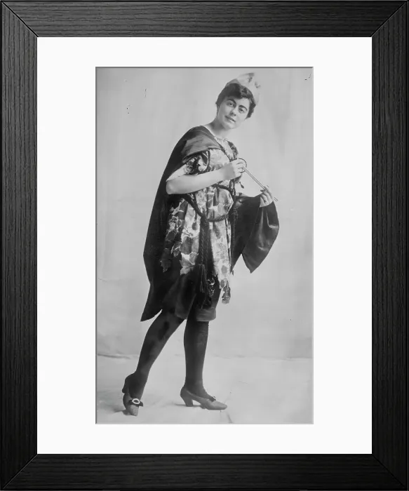 Framed Print : Doris Campbell, between c1910 and c1915. Creator: Bain News Service Framed Print : Doris Campbell, between c1910 and c1915. Creator: Bain News Service
