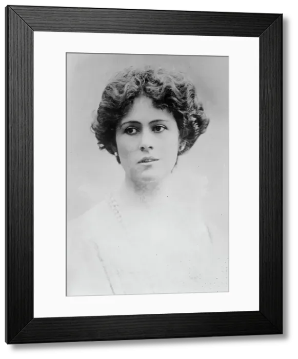 Framed Print : Duchess of Sutherland, between c1910 and c1915. Creator: Bain News Service Framed Print : Duchess of Sutherland, between c1910 and c1915. Creator: Bain News Service