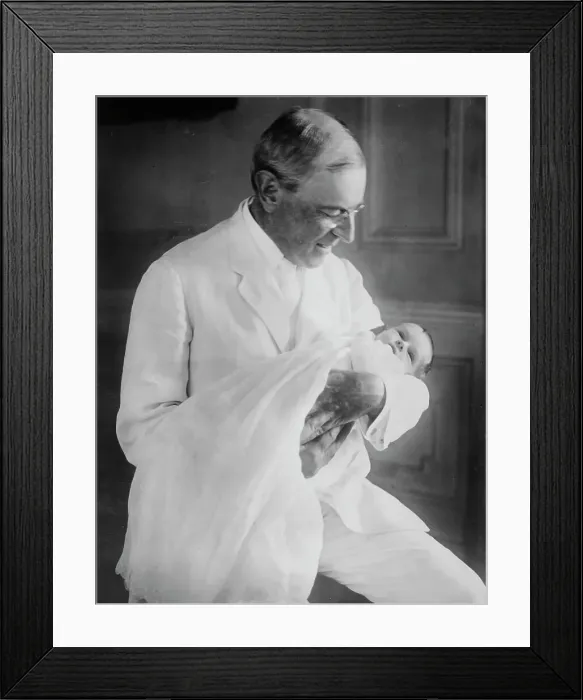 Framed Print : Pres't [i.e. President] Wilson and McAdoo Baby, 1915. Creator: Bain News Service