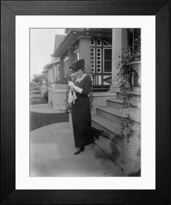 Framed Print : Evelyn Herbert, between c1915 and c1920. Creator: Bain News Service Framed Print : Evelyn Herbert, between c1915 and c1920. Creator: Bain News Service