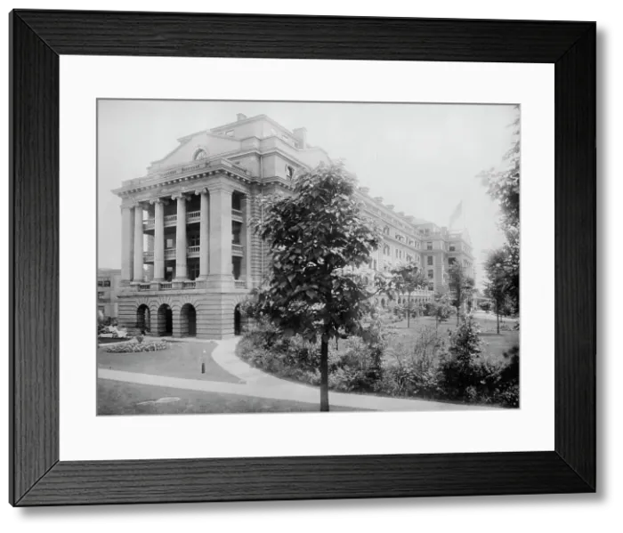 Framed Print : Battle Creek Sanitarium, between c1910 and c1915. Creator: Bain News Service Framed Print : Battle Creek Sanitarium, between c1910 and c1915. Creator: Bain News Service