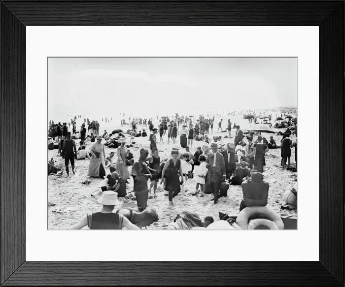 Framed Print : Long Beach, between c1910 and c1915. Creator: Bain News Service Framed Print : Long Beach, between c1910 and c1915. Creator: Bain News Service