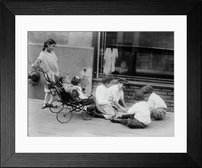 Framed Print : Syrian children, between c1915 and c1920. Creator: Bain News Service Framed Print : Syrian children, between c1915 and c1920. Creator: Bain News Service